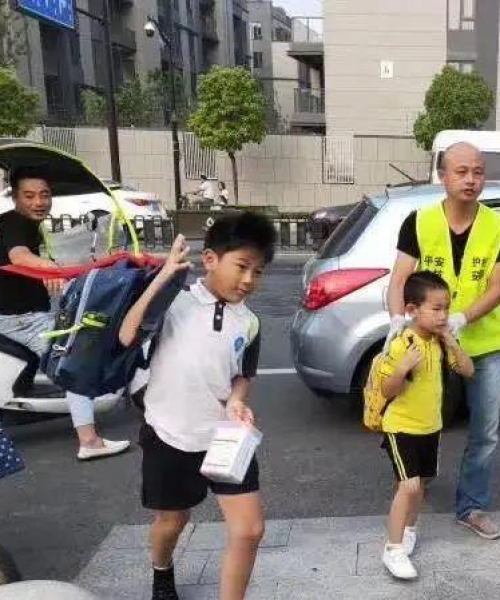 崇贤小学前十名优秀学子风采展示